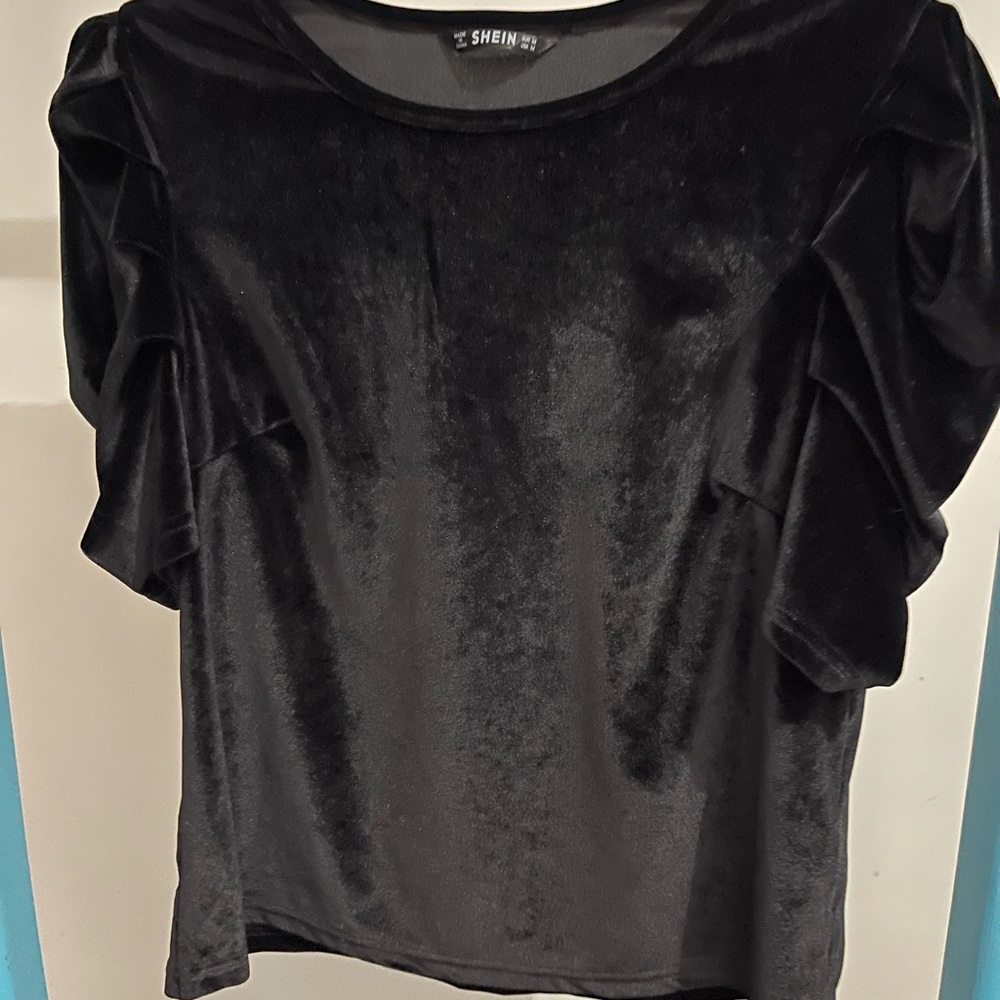 Black blouse with pleated sleeves